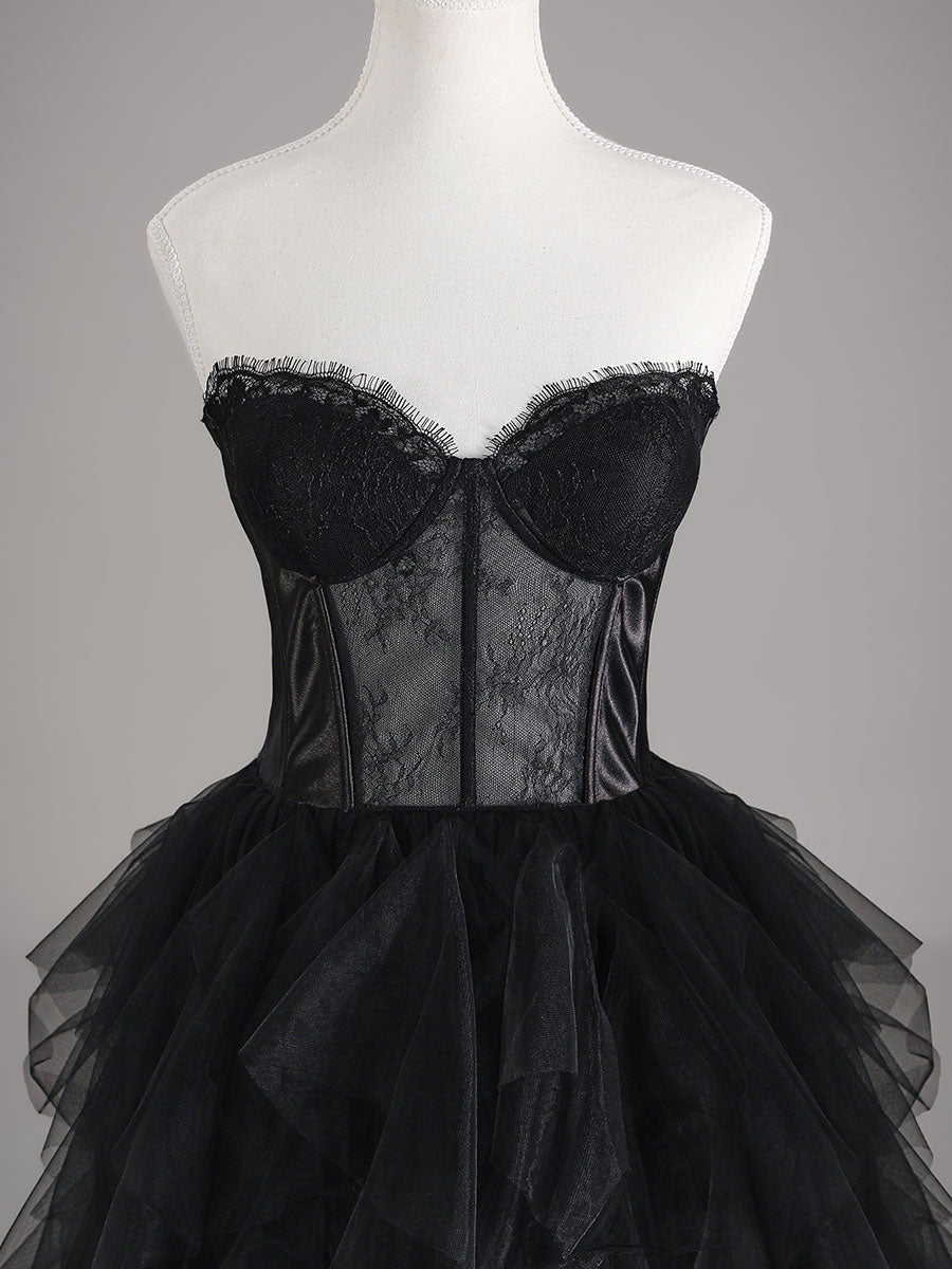 Schwarzes, trägerloses Gothic-Brautkleid aus Tüll mit Rüschen in A-Linie