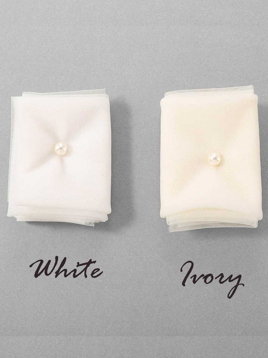 Kurzer bogenlanger Hochzeitsschleier aus Tüll | 1-stufiger Brautschleier in Weiß und Elfenbein mit Kamm 
