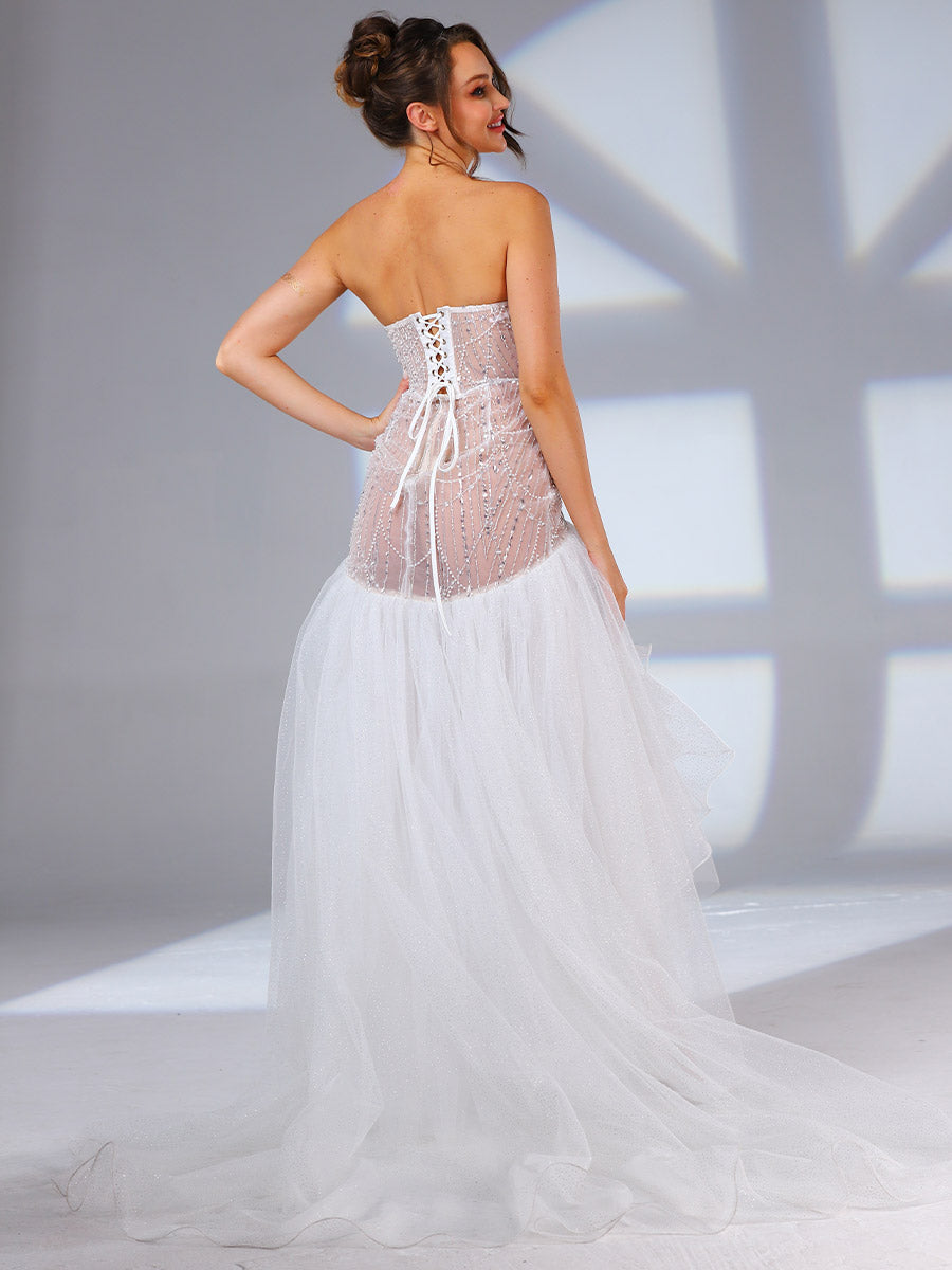 Vestido de novia alto bajo sin tirantes con cuello en V y