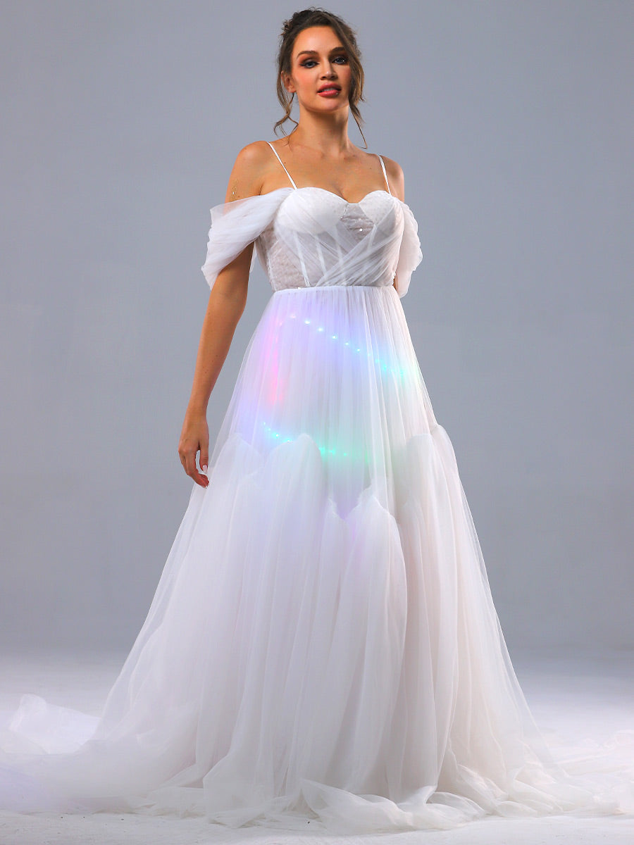Vestido de novia de tul escalonado Una línea con hombros descubiertos Iluminado